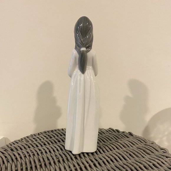 Nao by Lladro 'Girl with Doll' - Picture 3 of 6